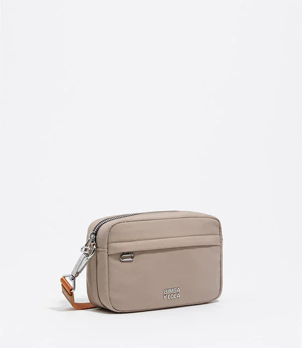 תיק צד בז' קטן של BIMBA Y LOLA, עיצוב מודרני, קיים ב-CHOZEN מותגי אופנה מובילים