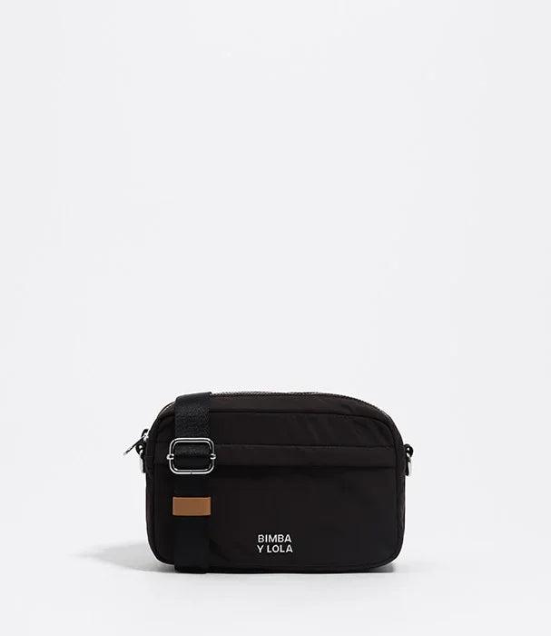 תיק צד שחור Bimba Y Lola עם רצועה מתכווננת, מתאים לאופנה יומיומית באתר CHOZEN