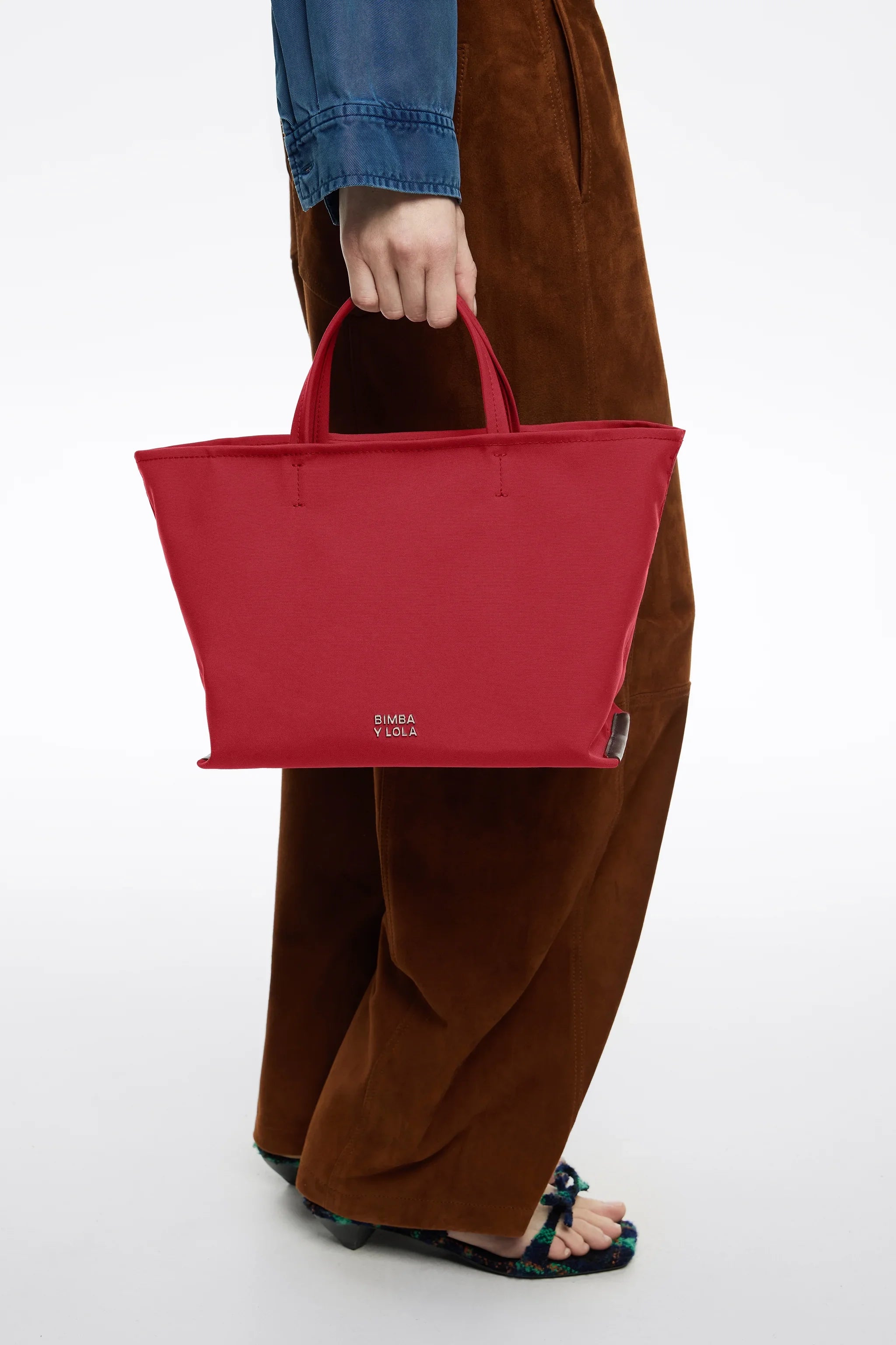 תיק יד מעוצב מבד אדום של BIMBA Y LOLA, אופנה יוקרתית ב-CHOZEN