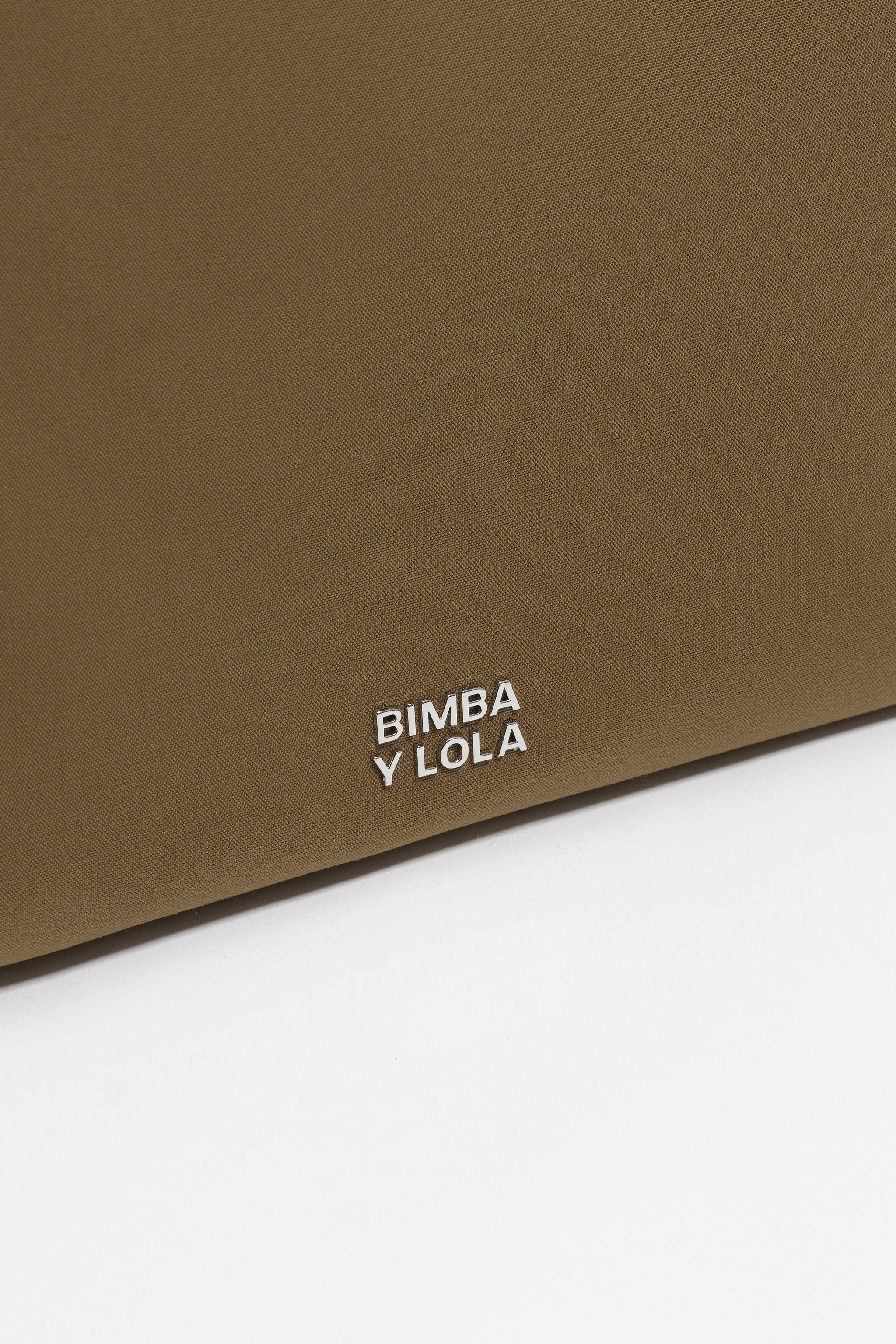 תיק קלאץ' חום עם לוגו BIMBA Y LOLA, קולקציה בלעדית CHOZEN מבית קבוצת אלפא