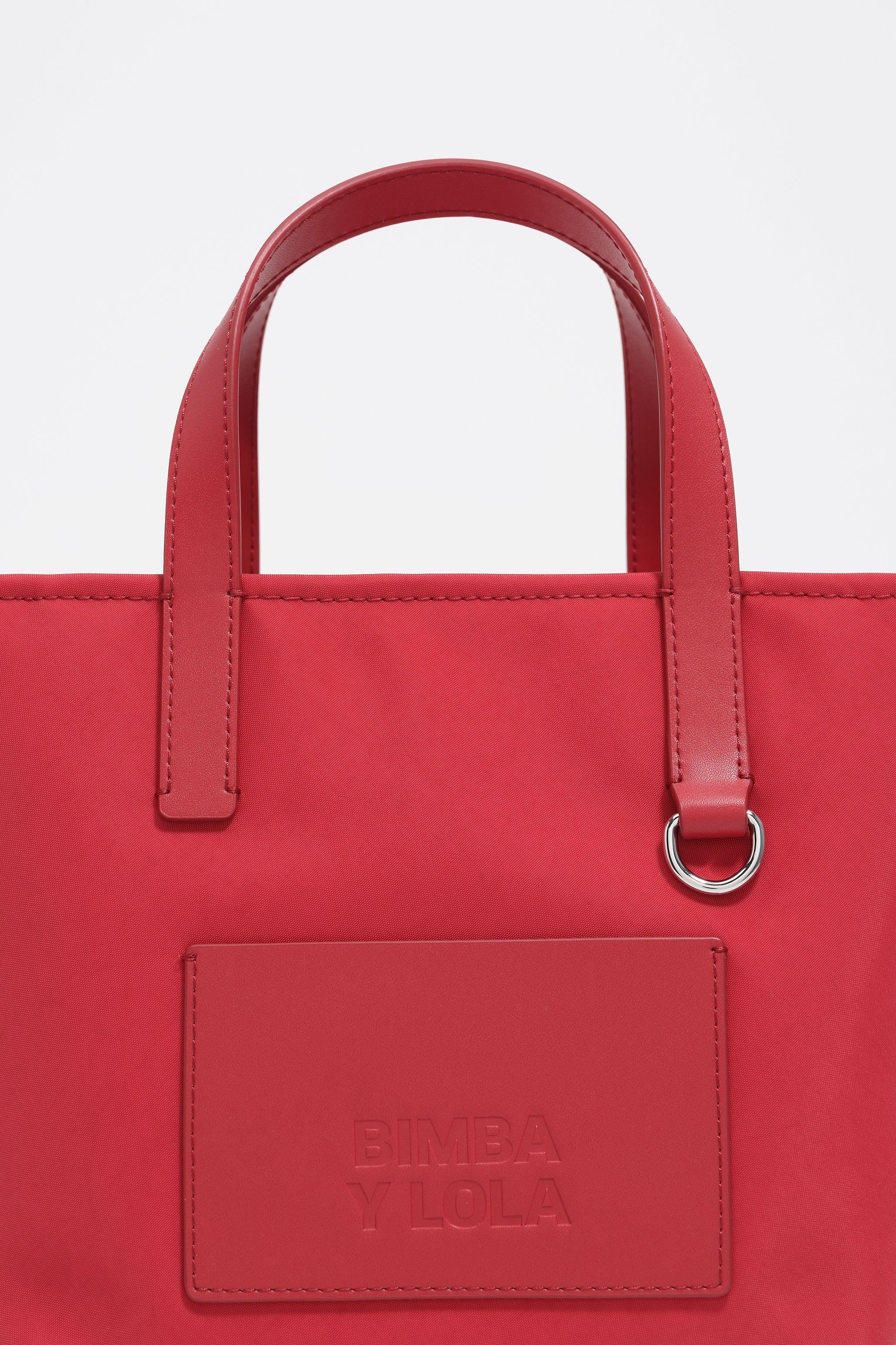 תיק יד אדום עם ידיות וחזית ממותגת BIMBA Y LOLA, מבית CHOZEN מותגים מובילים