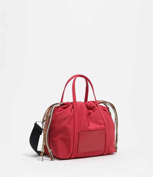 תיק יד אדום מעוצב עם ידיות ורצועה שחורה, מבית המותגים המובילים CHOZEN