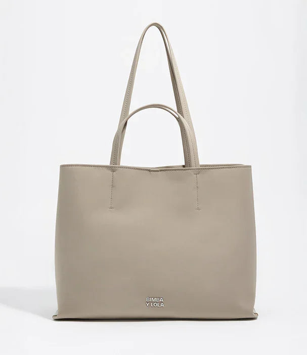 תיק יד גדול בצבע בז' של המותג BIMBA Y LOLA, רקע לבן, אופנה לנשים ב-CHOZEN