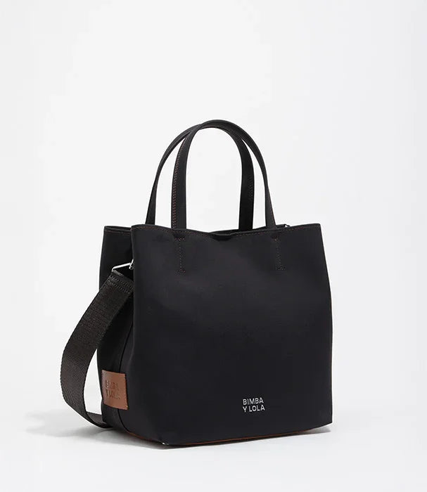 תיק שחור לנשים Bimba y Lola עם רצועה ומותג, נמכר ב-CHOZEN מותגים מובילים