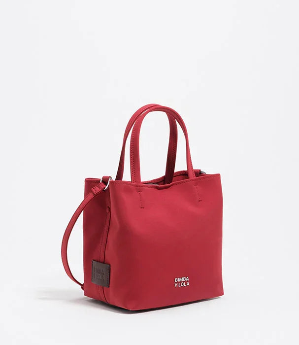 תיק יד אופנתי אדום מבית BIMBA Y LOLA, מוצג על רקע לבן, מוצר ייבוא של CHOZEN