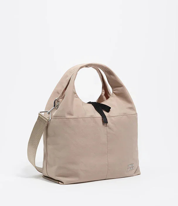 תיק יד נשים בצבע בז' מבית המותג CHOZEN, עיצוב מודרני עם רצועת כתף ומראה יוקרתי