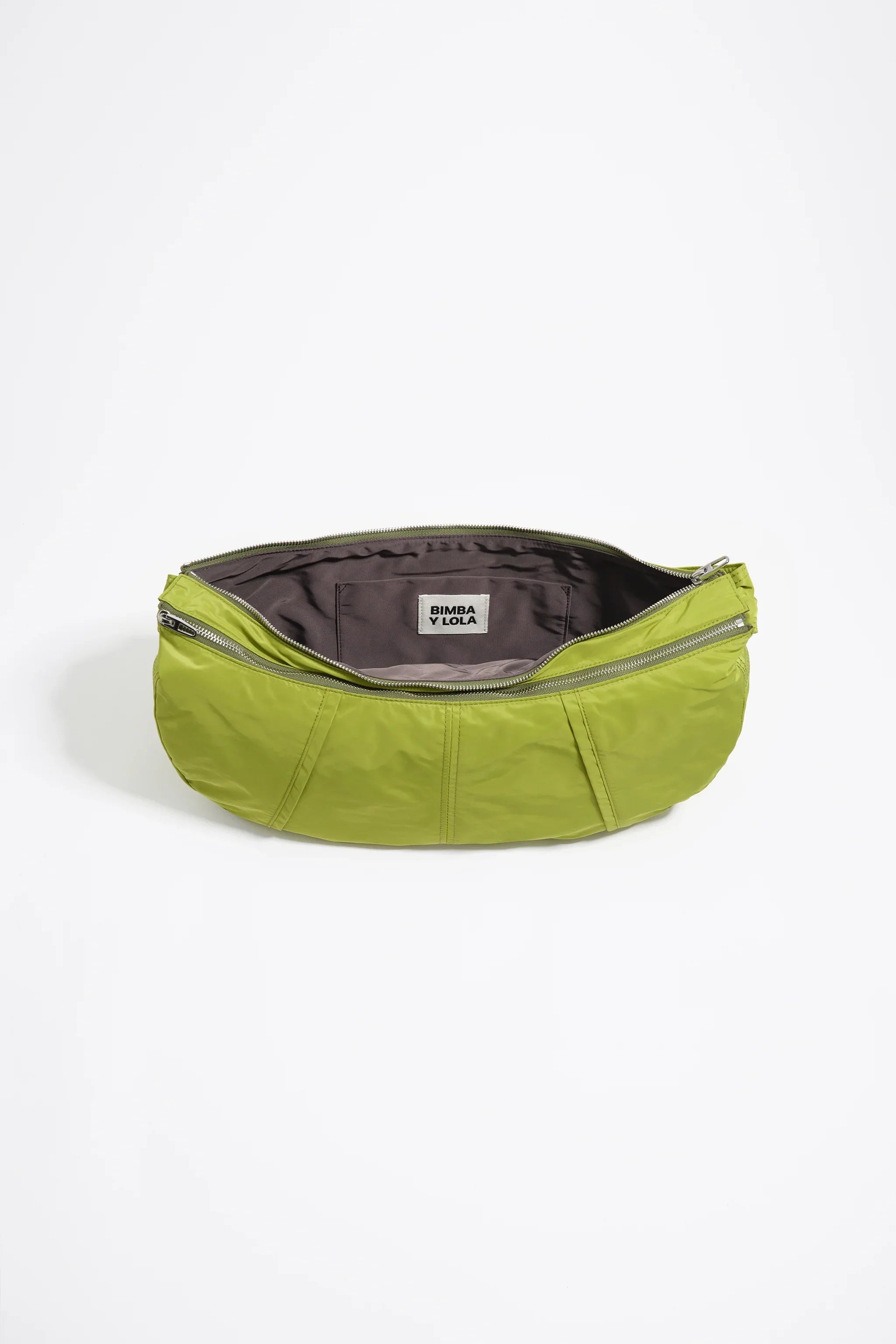 תיק ירוק מבית BIMBA Y LOLA עם רוכסן, על רקע לבן, מותגים מובילים ב-CHOZEN