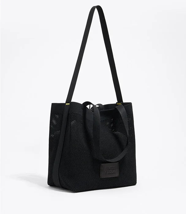 תיק יד ורצועה שחור מסריג רשת, אופנתי, על רקע לבן, CHOZEN מותגים מובילים