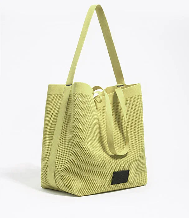 תיק יד גדול בצבע צהוב בהיר עם ידיות ארוכות, עיצוב מודרני ואביזר אופנה מבית CHOZEN