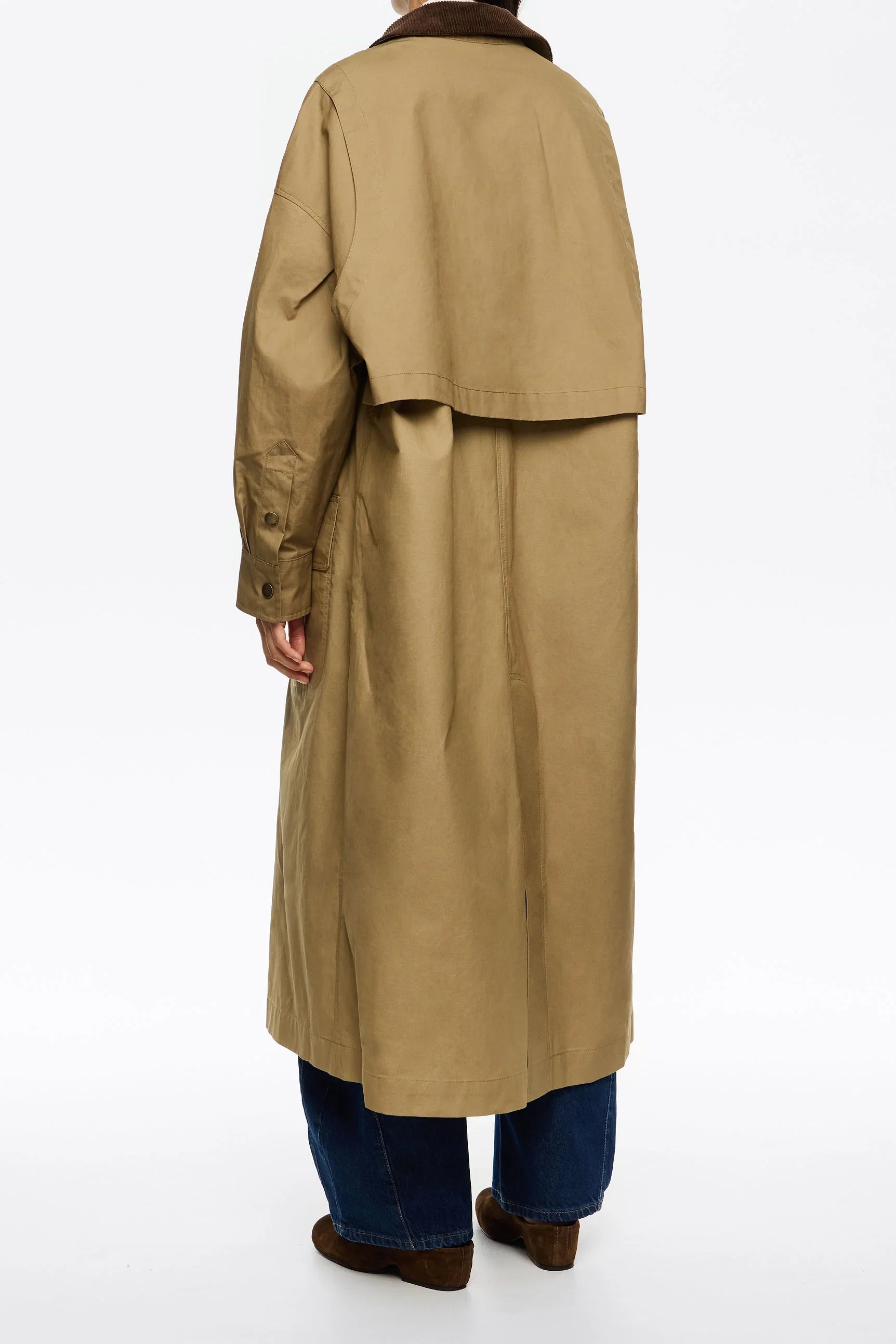 מעיל טרנץ' בז' קלאסי עם צווארון חום, על דוגמן, צילום גב, אופנה CHOZEN