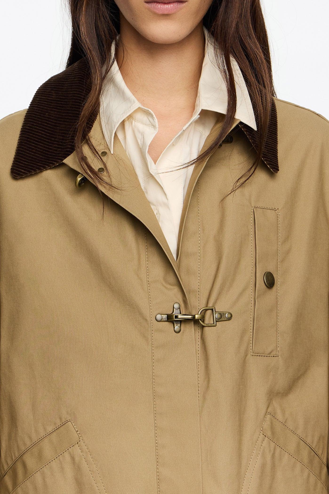 מעיל טרנץ' אופנתי לנשים בצבע בז' עם צווארון קפלים חום, פריט אופנה מבית CHOZEN