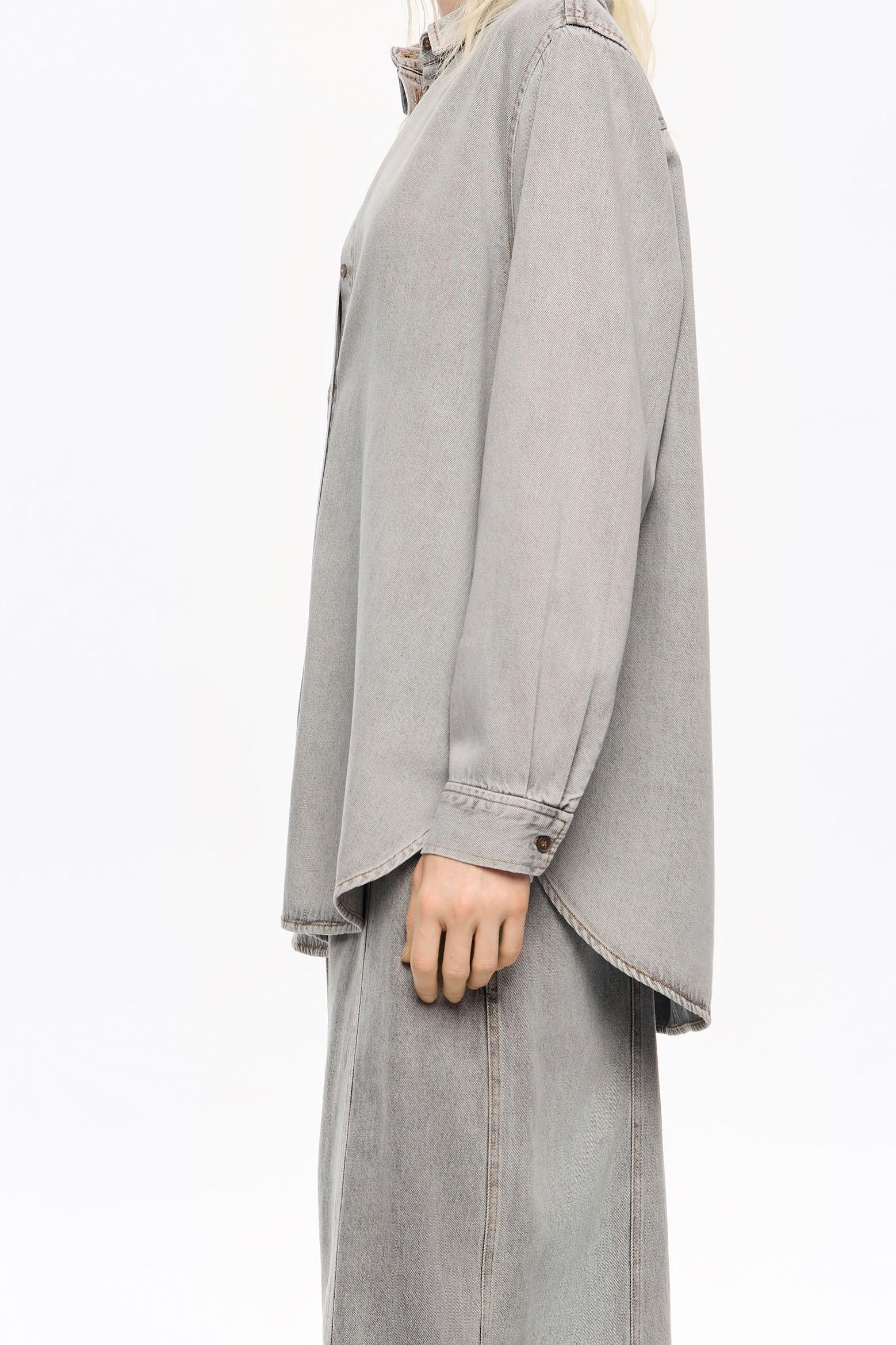 חולצת ג'ינס אפורה לנשים מבית CHOZEN, דגם ייחודי מבית היבואן הרשמי קבוצת אלפא