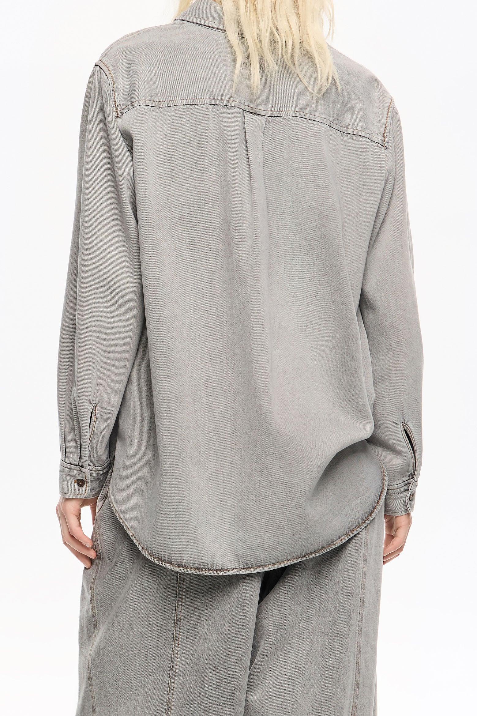 חולצת ג'ינס אפורה לנשים עם שרוולים ארוכים, מבית CHOZEN, מבט מאחור