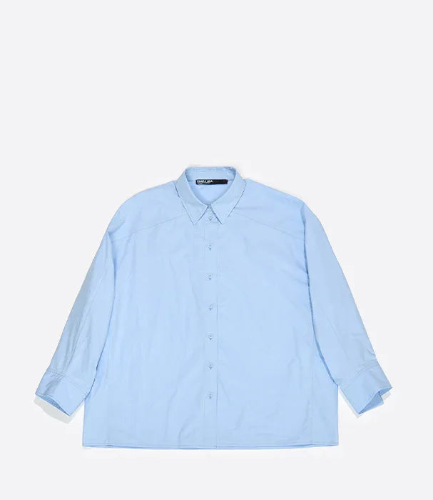 חולצת כפתורים מכופתרת בצבע תכלת של CHOZEN, אופנה יוקרתית מבית היבואן הרשמי קבוצת אלפא