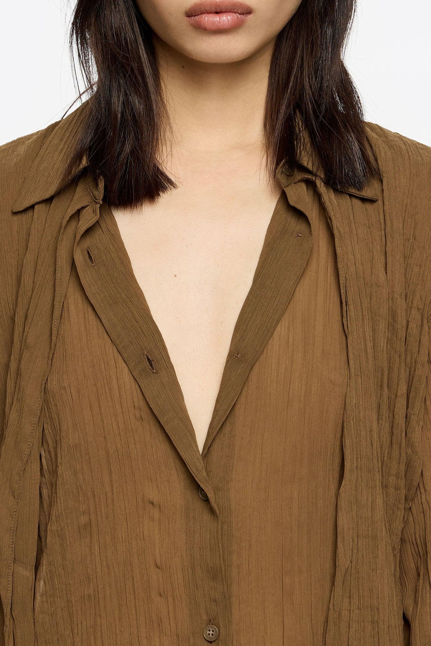 חולצה חומה מבד קליל, צווארון פתוח, אופנה עדכנית לנשים ב-CHOZEN