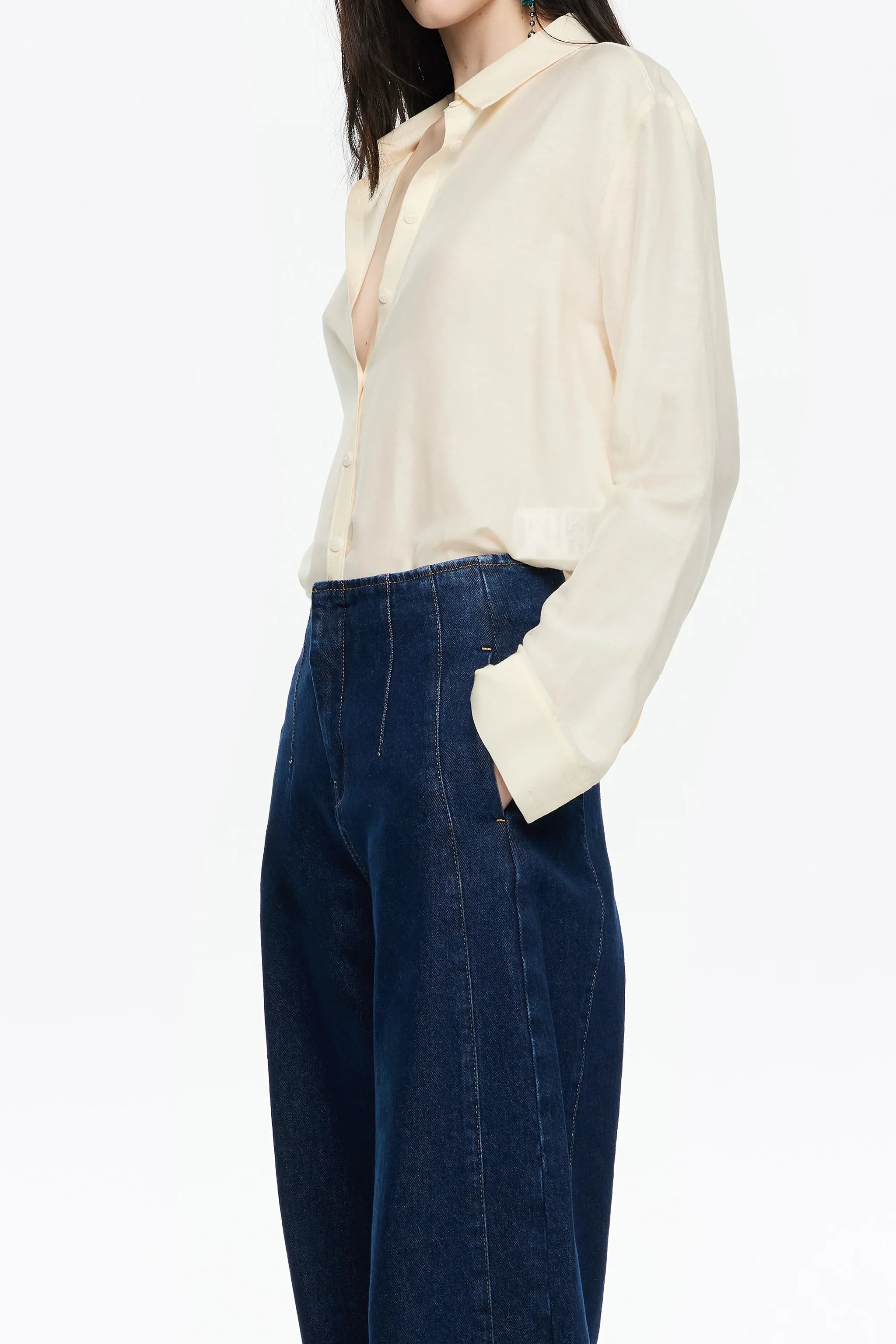 חולצת כפתורים לבנה עם שרוולים ארוכים ומכנסי ג'ינס כחולים לאישה, אופנה CHOZEN
