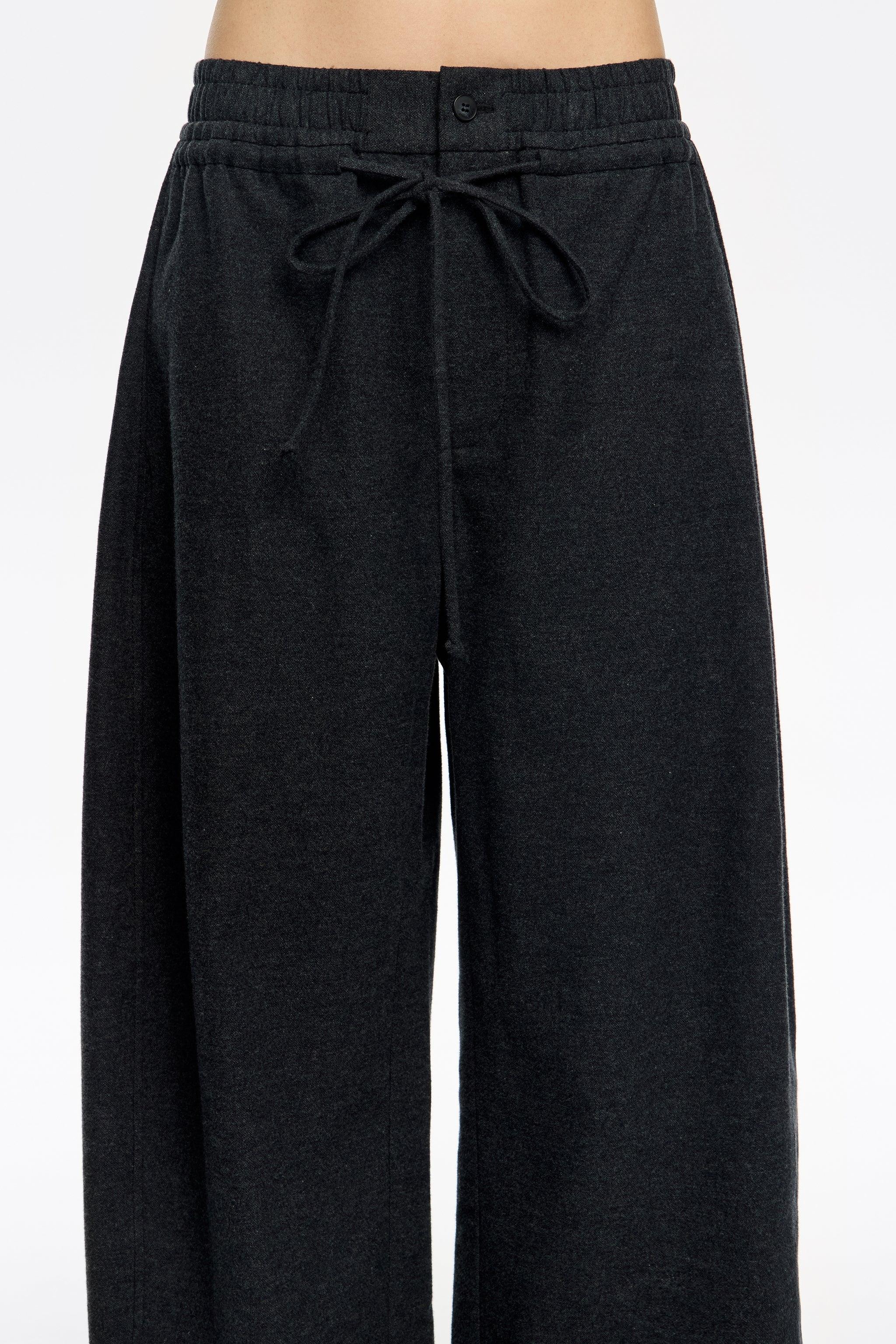 מכנסיים רחבים בצבע שחור עם גומי ושרוך, אופנה טרנדית CHOZEN