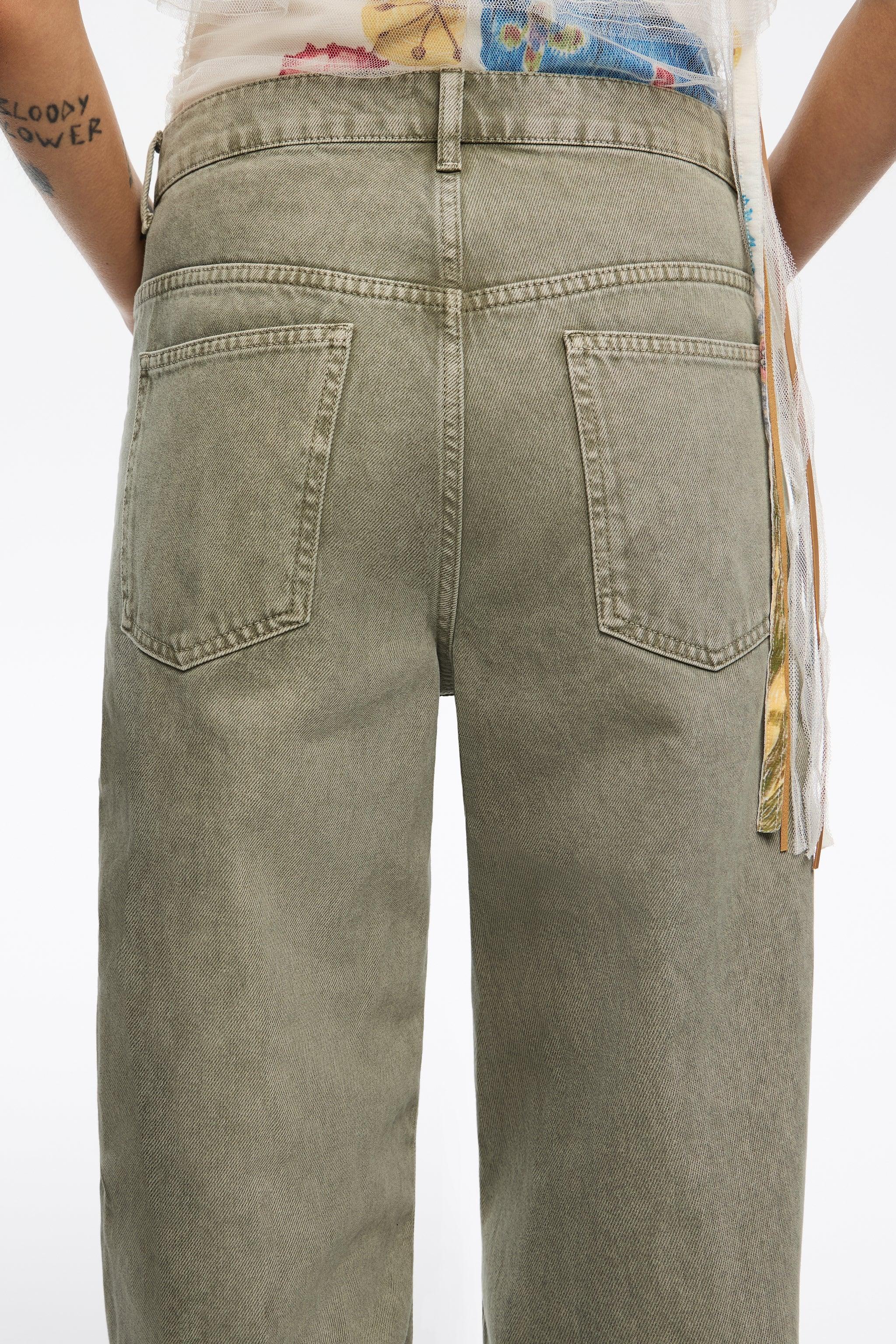 ג׳ינס ירוק זית בגזרה ישרה עם כיסים אחוריים, צילום גב, CHOZEN מותגים מובילים