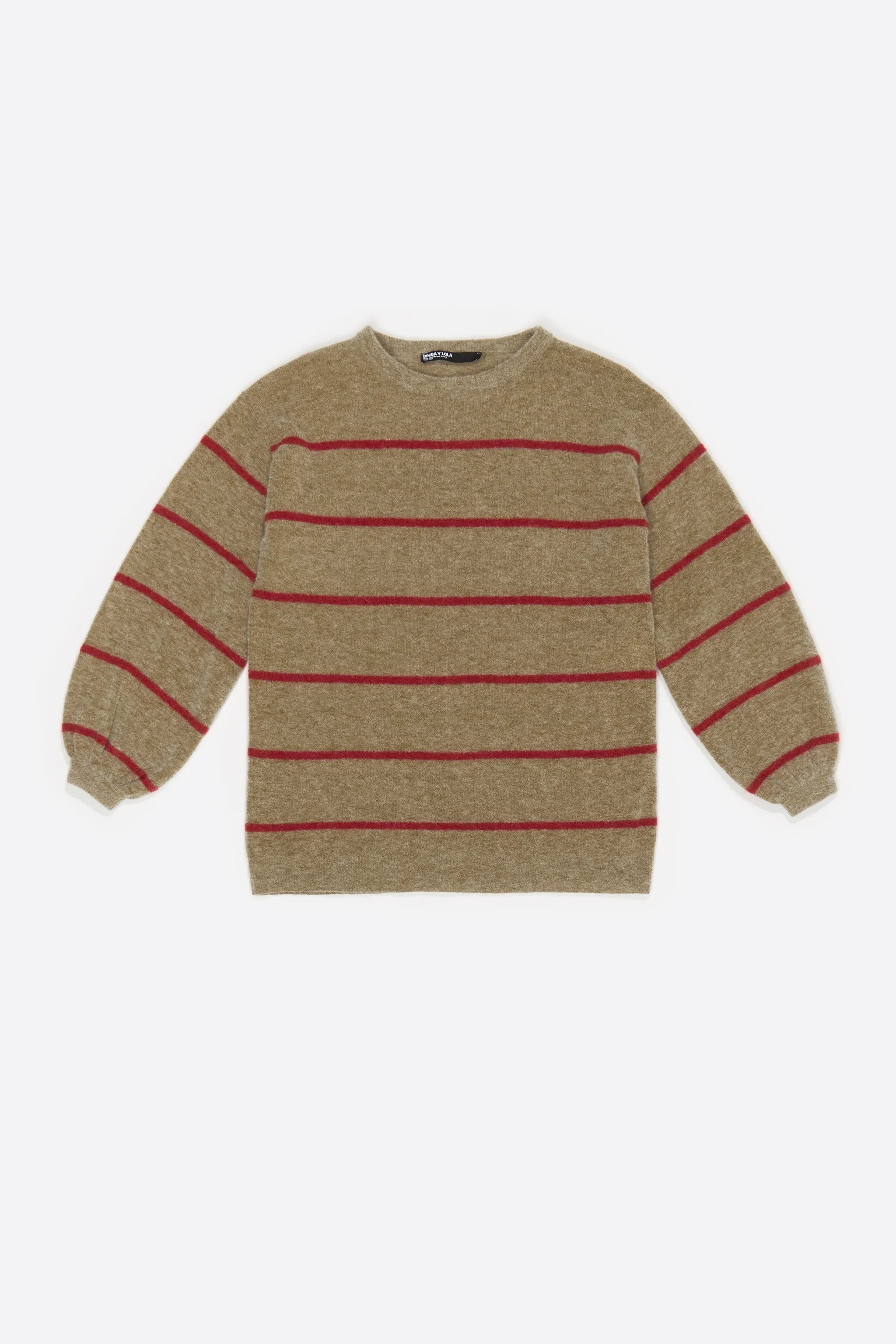 סוודר חום מחוספס עם פסים אדומים, אופנת חורף CHOZEN, קבוצת אלפא, רקע לבן