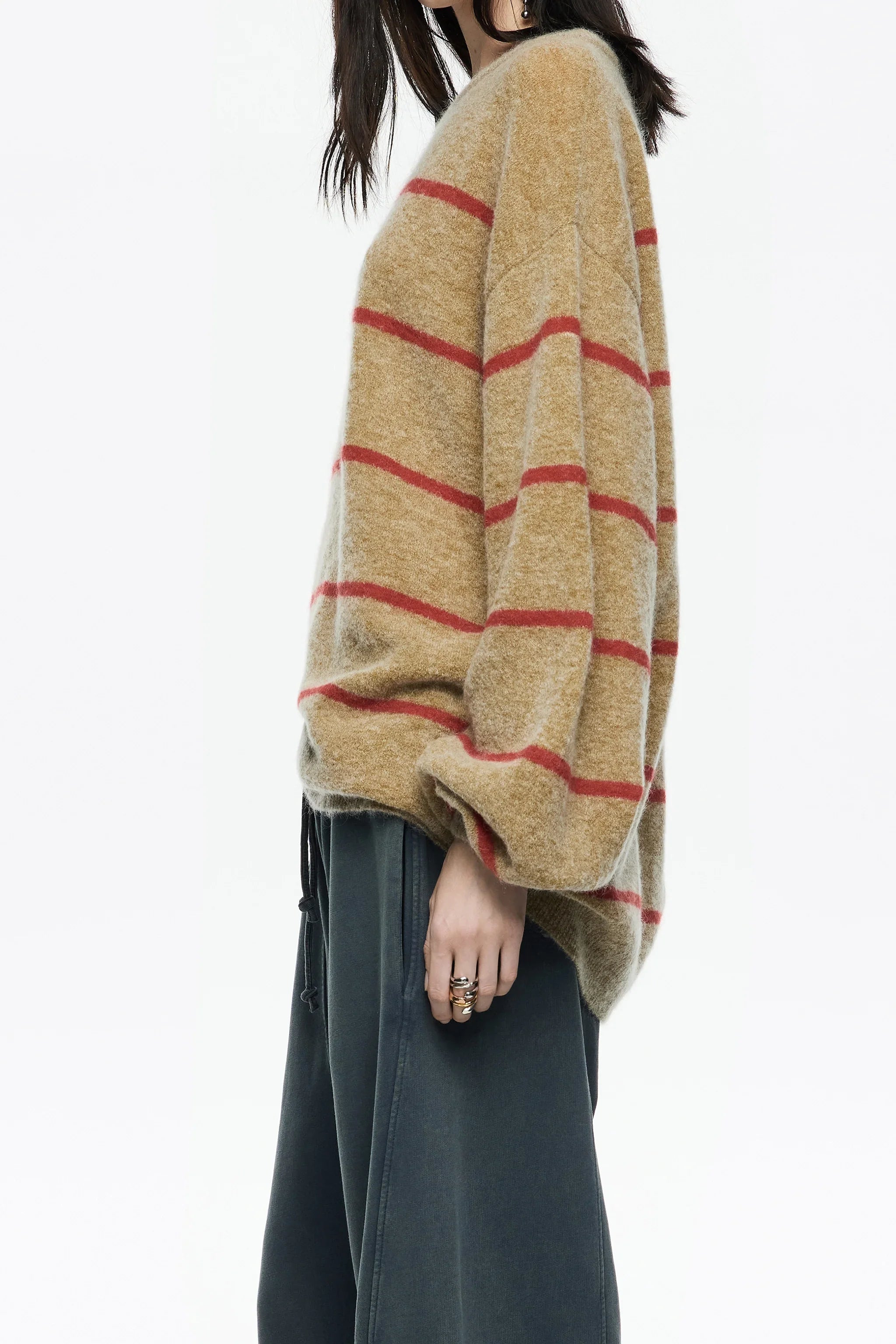 סוודר חום עם פסים אדומים, אופנה טרנדית לנשים, קולקציה של CHOZEN