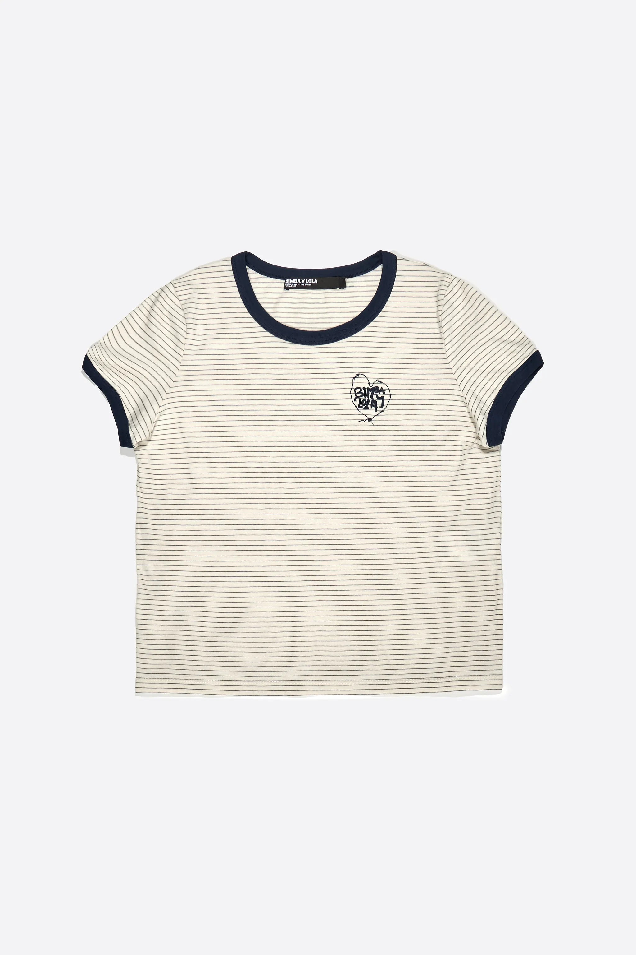 חולצת טי שירט פסים לבנה עם שוליים כהים ולוגו קטן, אופנה לנשים CHOZEN