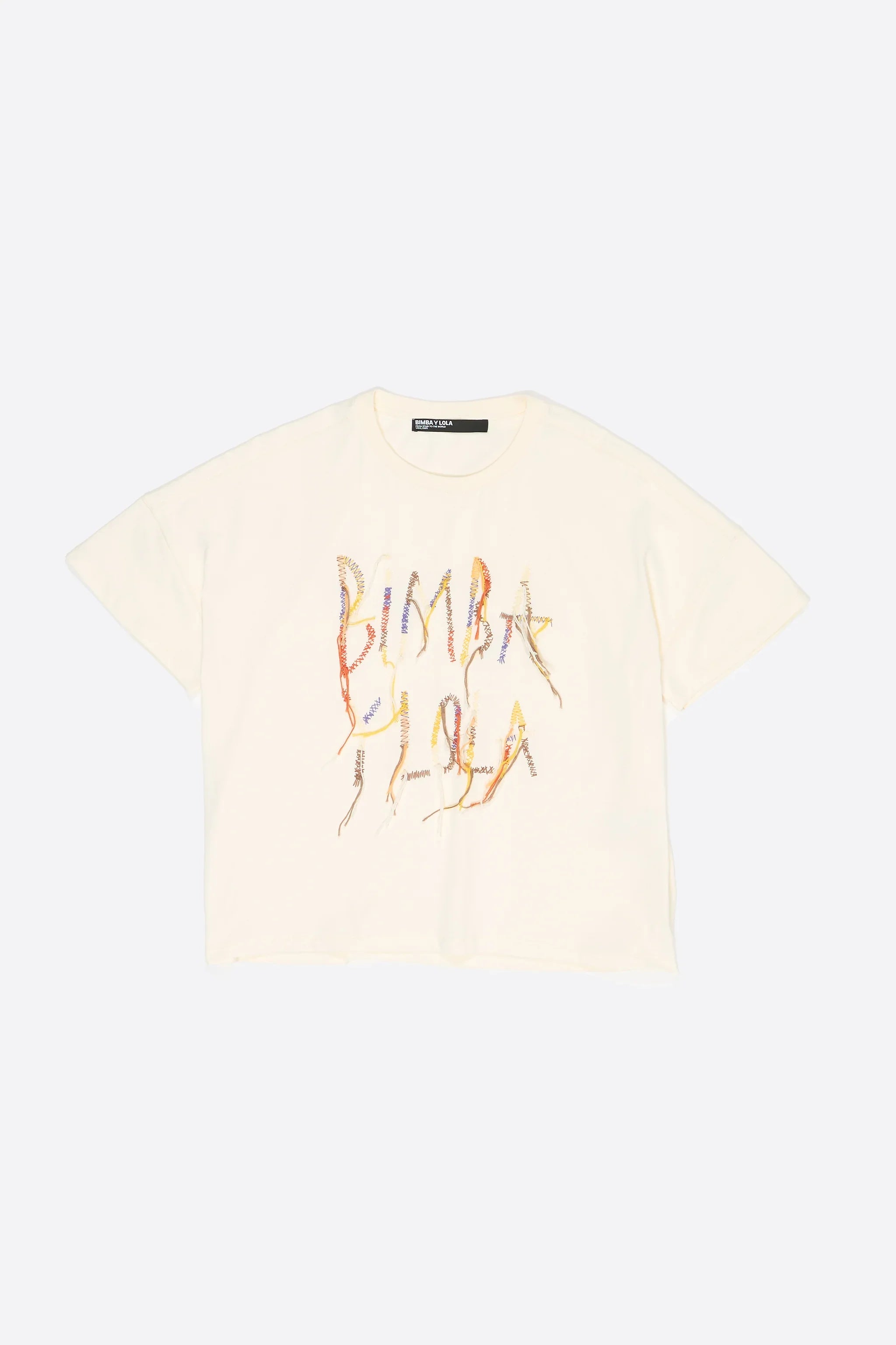 חולצת טי שירט לבנה עם הדפס צבעוני ייחודי, מותג Bimba Y Lola, ב-CHOZEN ייבואן רשמי