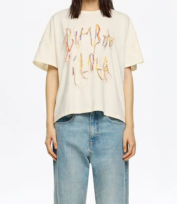 חולצת טי שירט לבנה עם עיצוב צבעוני, אופנה לנשים CHOZEN, ג'ינס כחול רחב