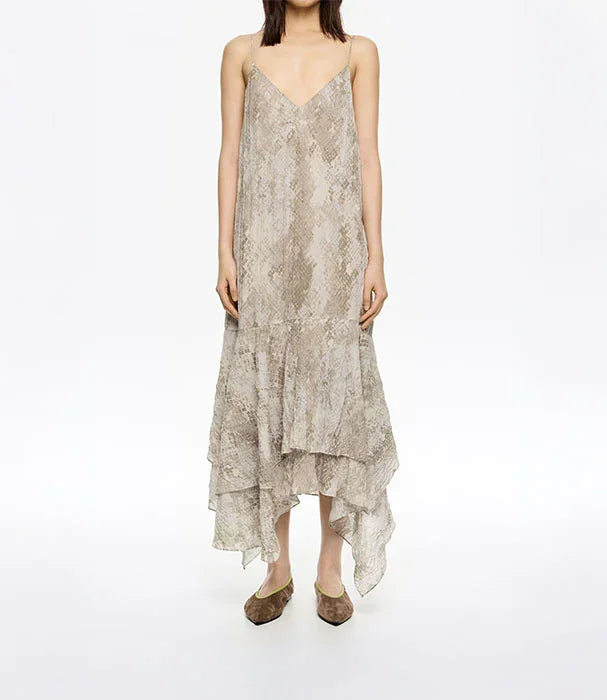 שמלת קיץ לנשים בגוון בז׳ דמוי נחש מבית מותג יוקרה CHOZEN