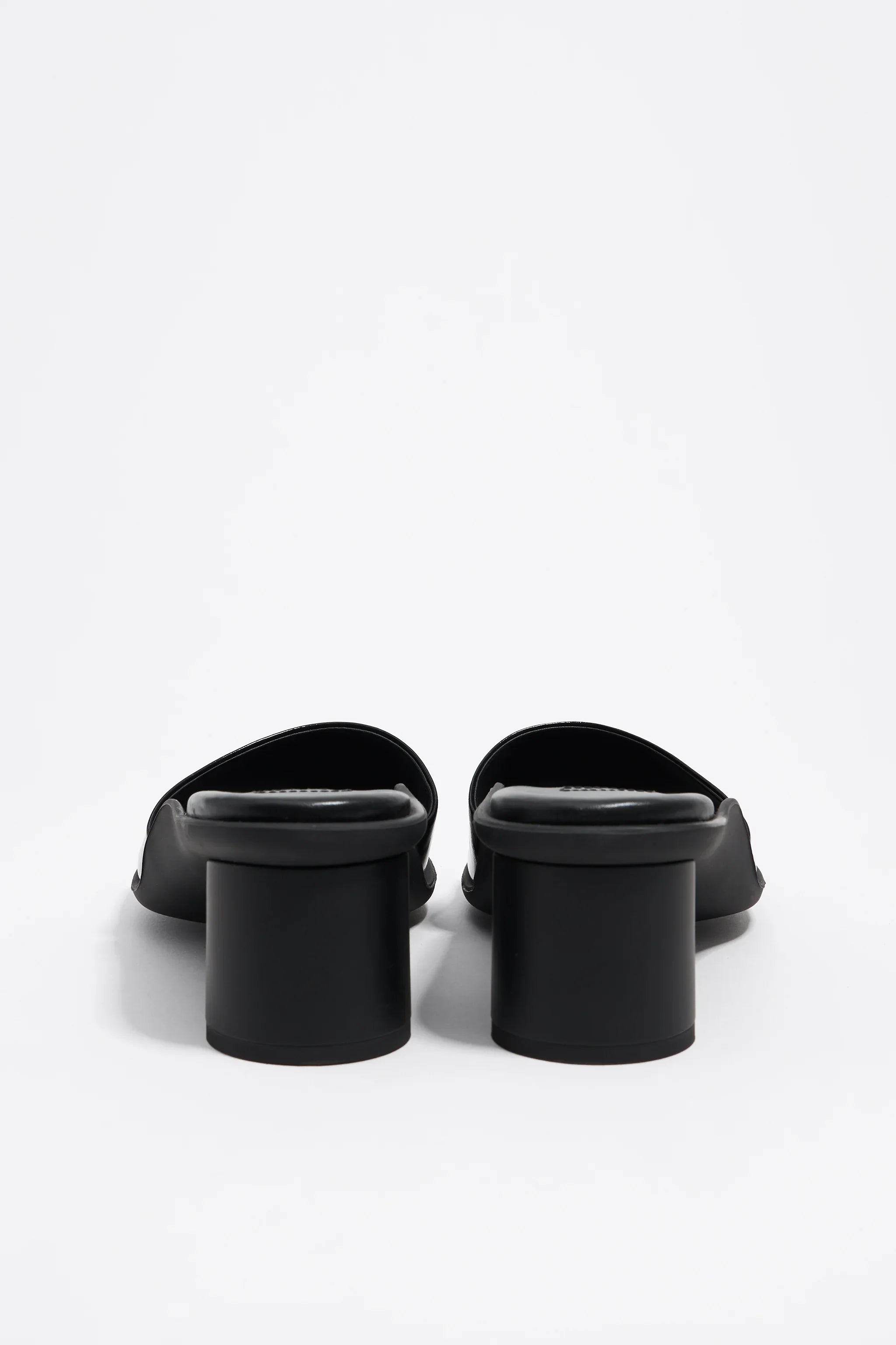 נעלי עקב נשים בצבע שחור, עיצוב מודרני, מותגים מובילים ב-CHOZEN קניון אלפא