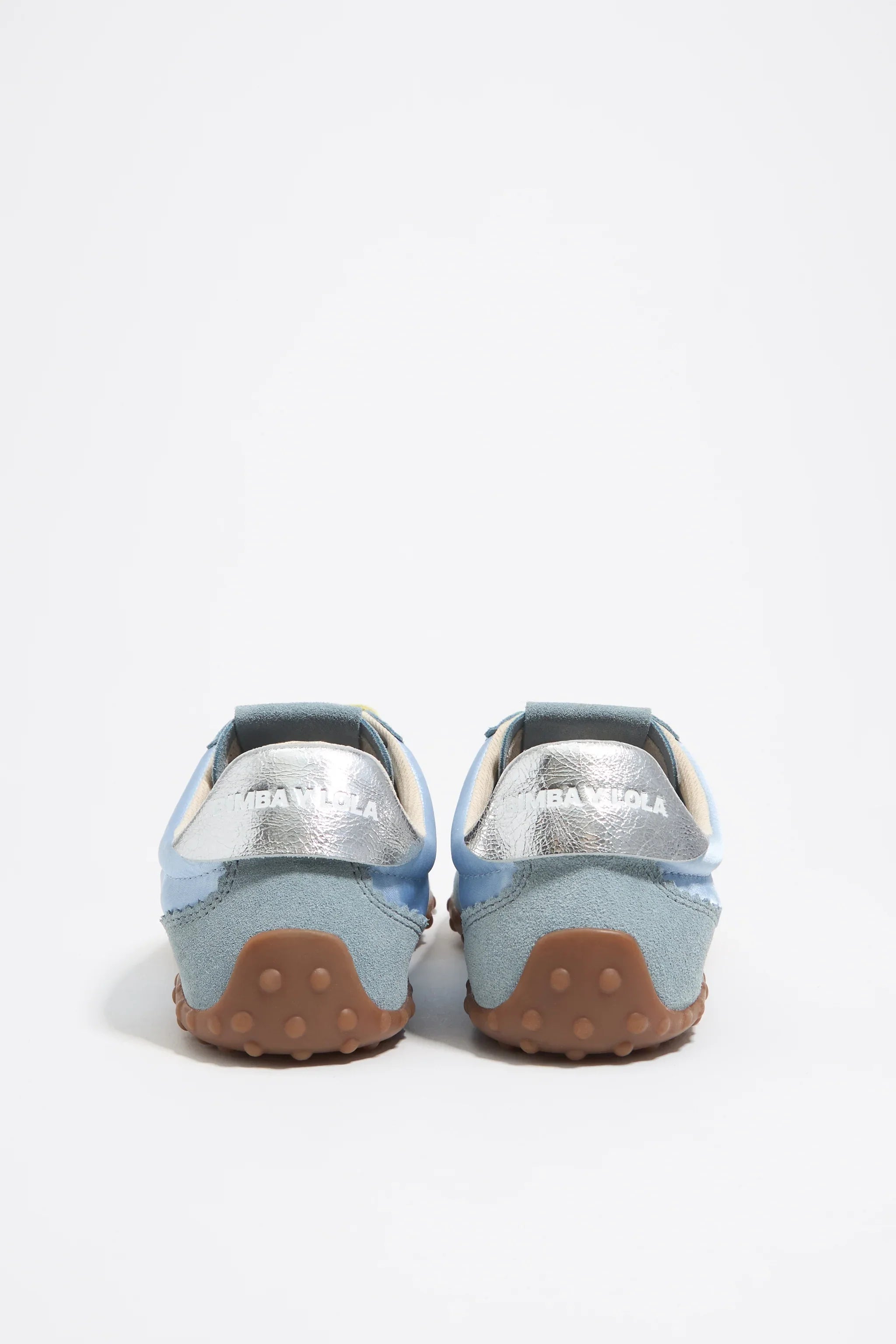 נעלי סניקרס כחולות עם עקב כסוף לגברים ממבט אחורי, CHOZEN מותגים מובילים