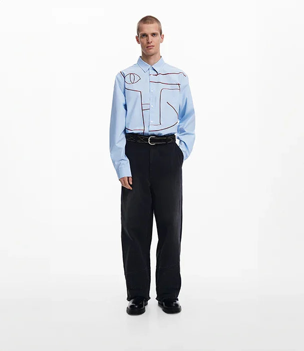 גבר עם חולצה כחולה מעוצבת ומכנסיים שחורים, אופנה עדכנית CHOZEN מותגים מובילים