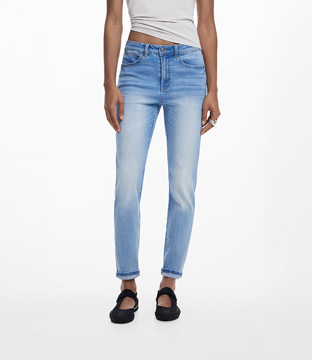 דזיגואל ג'ינס לנשים