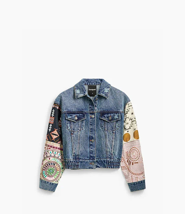 ג׳קט ג׳ינס Desigual עם שרוולים רקומים צבעוניים, אופנה עדכנית ב-CHOZEN