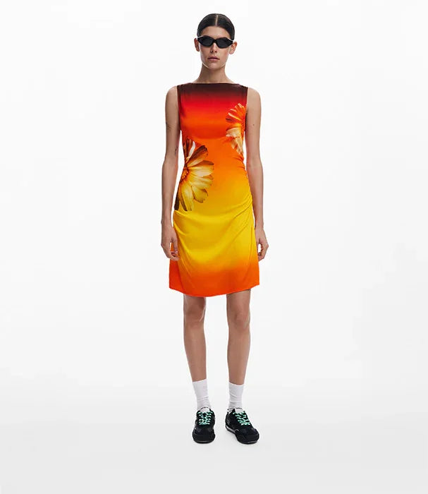 שמלה ססגונית עם הדפס פרחים בגווני כתום וצהוב, מבחר המותגים CHOZEN לקבוצת אלפא