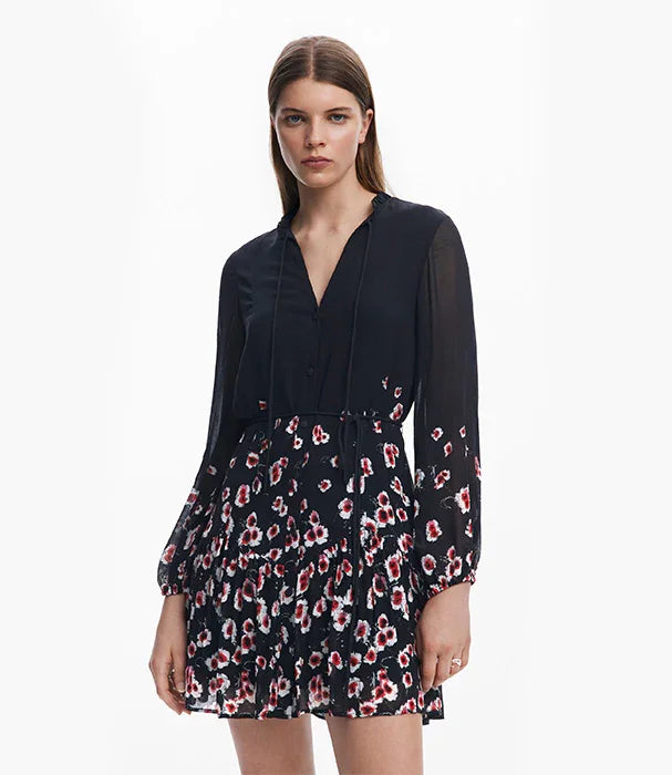 שמלה קצרה שחורה עם הדפס פרחים מבית CHOZEN, דגם אופנתי לאישה