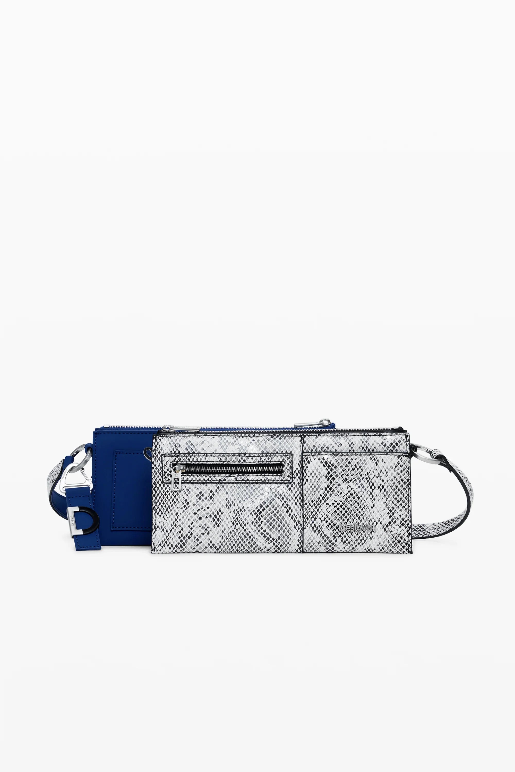 תיק צד אופנתי בשילוב כחול ודמוי נחש, CHOZEN, מוצג על רקע לבן, קולקציית מותגים מובילים