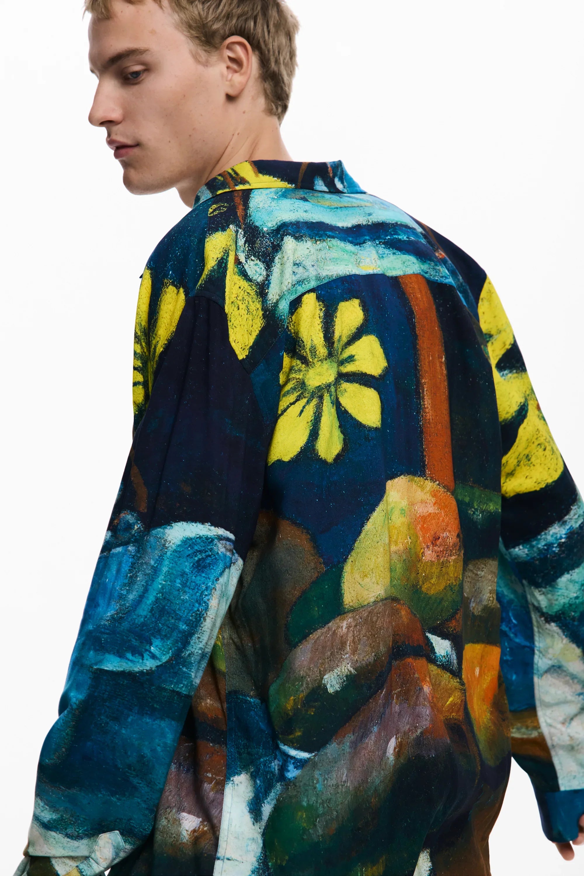 חולצה צבעונית עם הדפס פרחוני בהשראת אומנות, אופנת גברים ב-CHOZEN מבית קבוצת אלפא