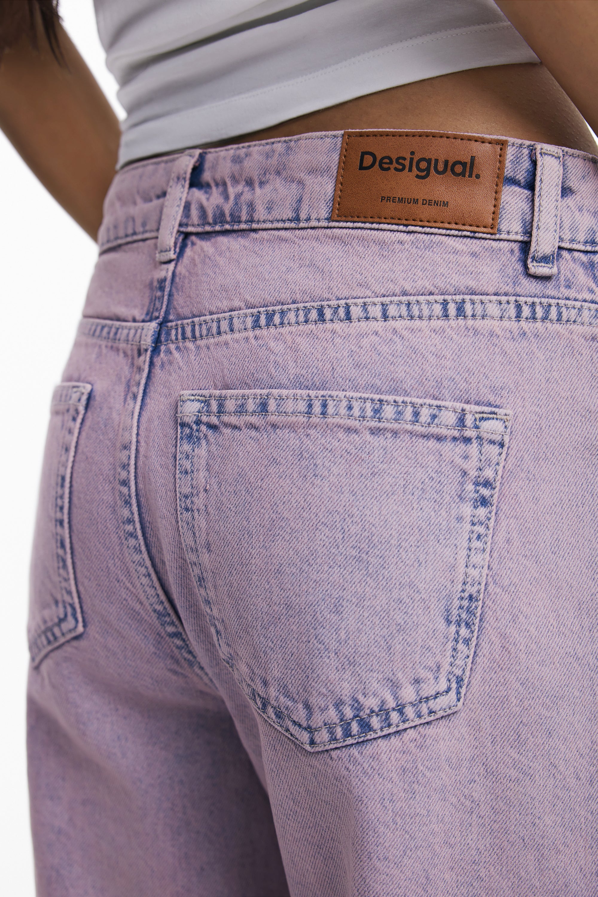 דזיגואל ג'ינס לנשים