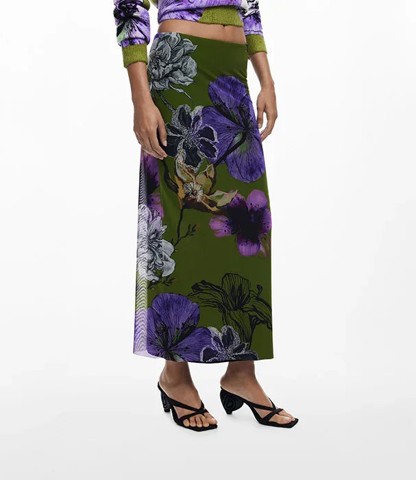חצאית ארוכה לנשים עם דוגמת פרחים סגולים וירוקים מבית CHOZEN