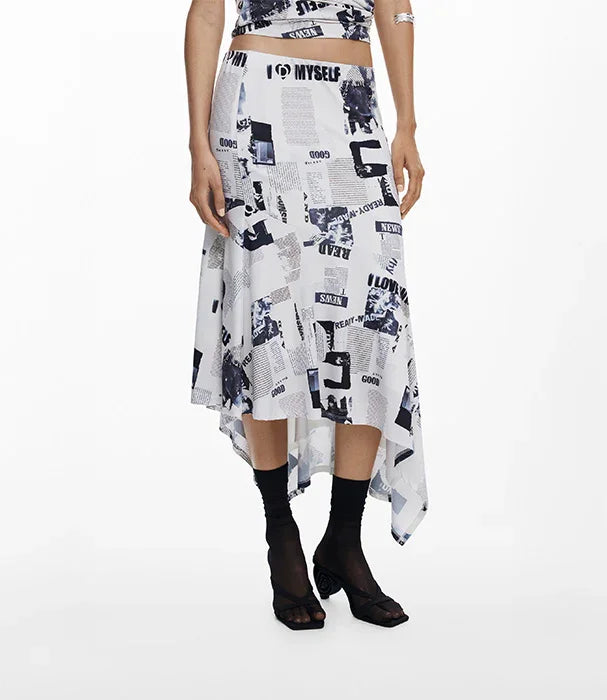 חצאית א-סימטרית לבנה מודפסת טקסט ותמונות, אופנת נשים CHOZEN, צילום אולפן