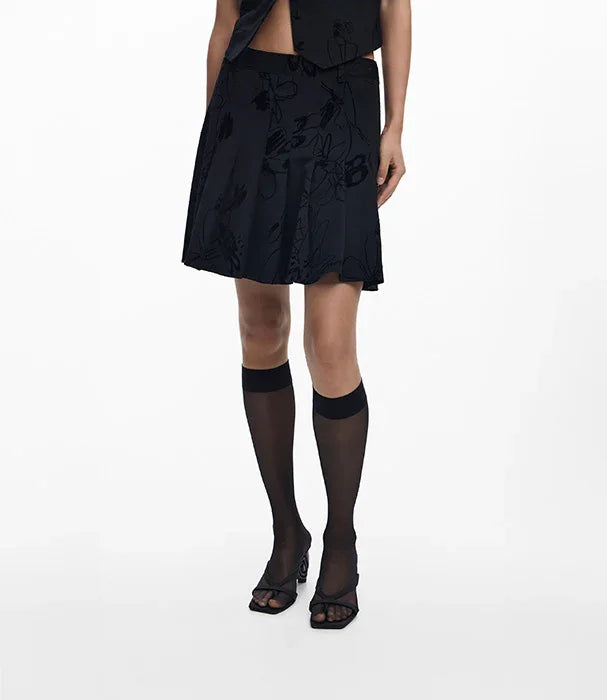 חצאית שחורה עם דוגמת פרחים לנשים, קולקציית אופנה CHOZEN מבית קבוצת אלפא