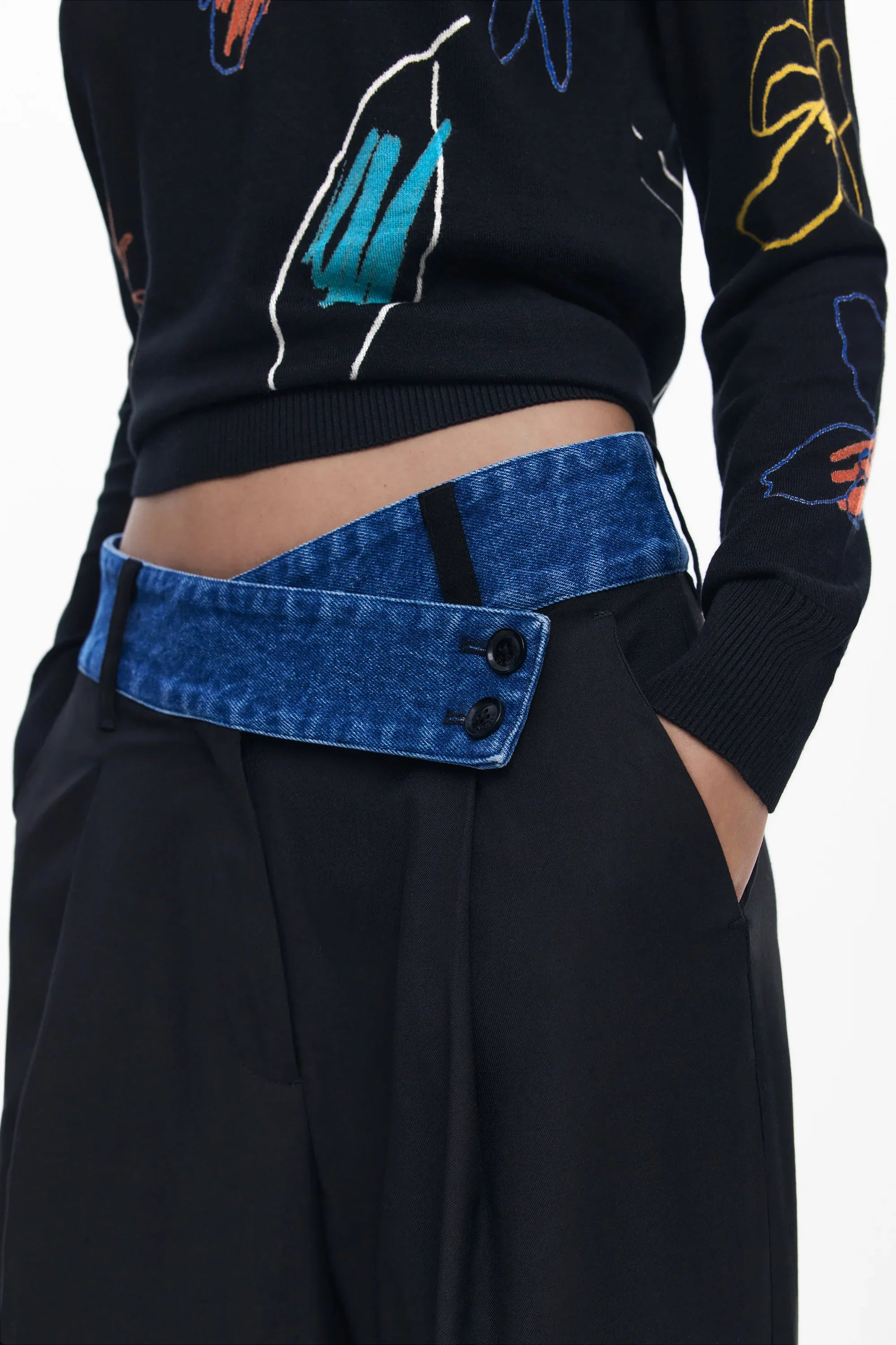 מכנסיים שחורים עם חגורת ג'ינס כחולה אסימטרית, אופנת נשים CHOZEN