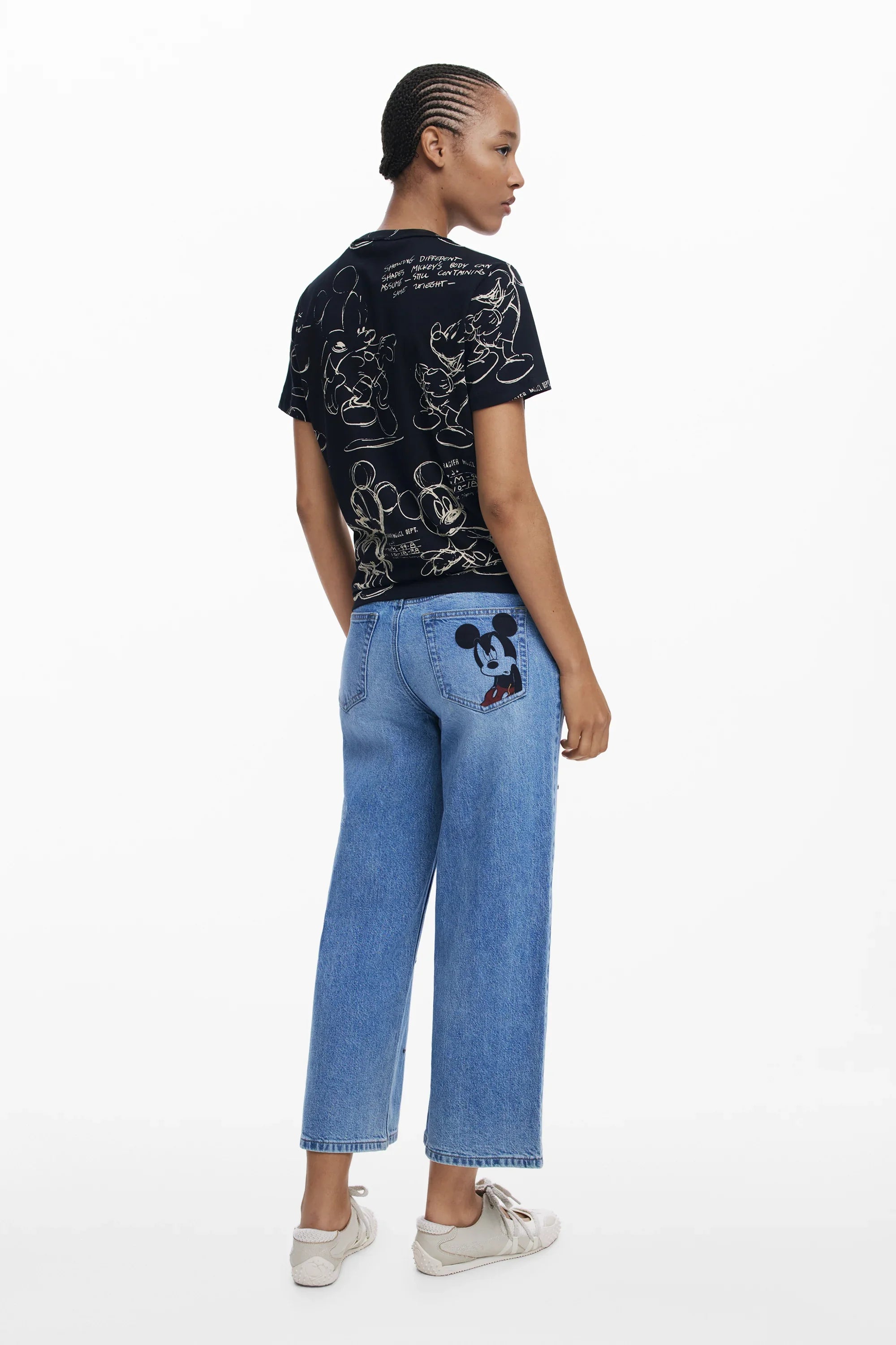 אופנת נשים CHOZEN, חולצת סקיצות דמויות מצוירות ומכנסי ג'ינס עם הדפס דמות קלאסית מאחור