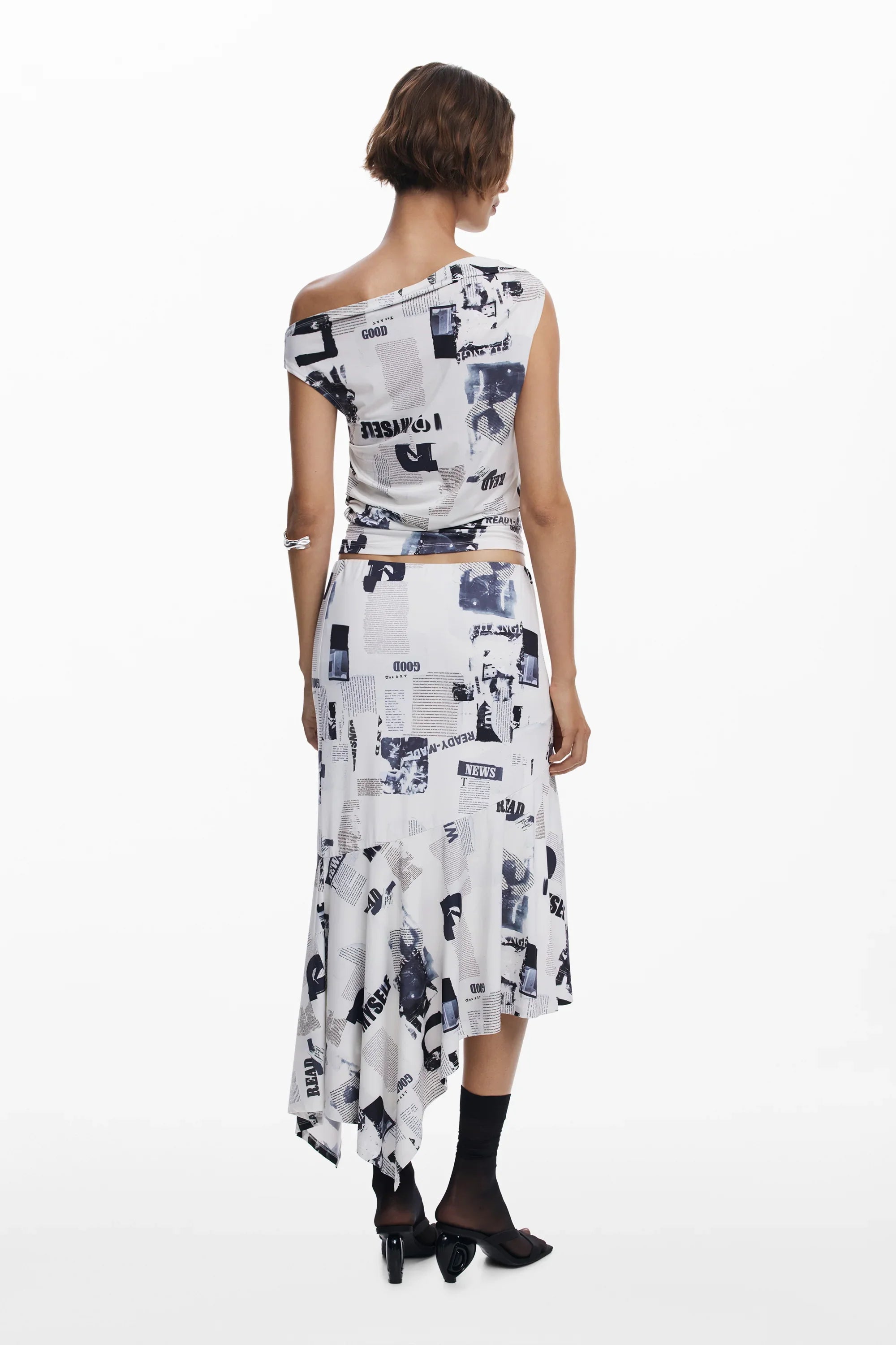 שמלה בהדפס שחור-לבן עם כתפיה אחת, עיצוב מודרני, מותג אופנה CHOZEN