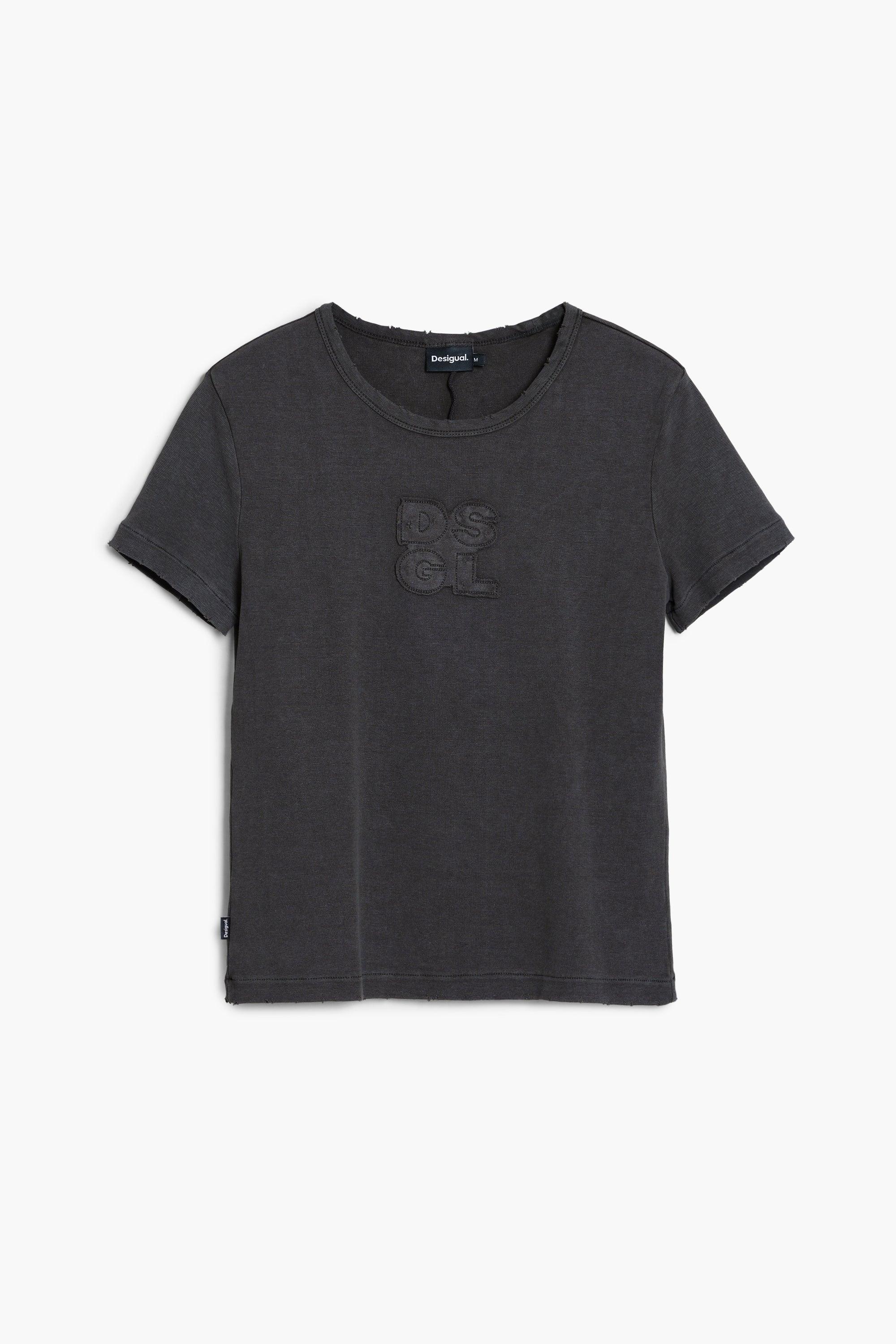 חולצת טי שירט שחורה Desigual קצרה, עם רקמת DSGL בחזית, קולקציית מותגים ב-CHOZEN