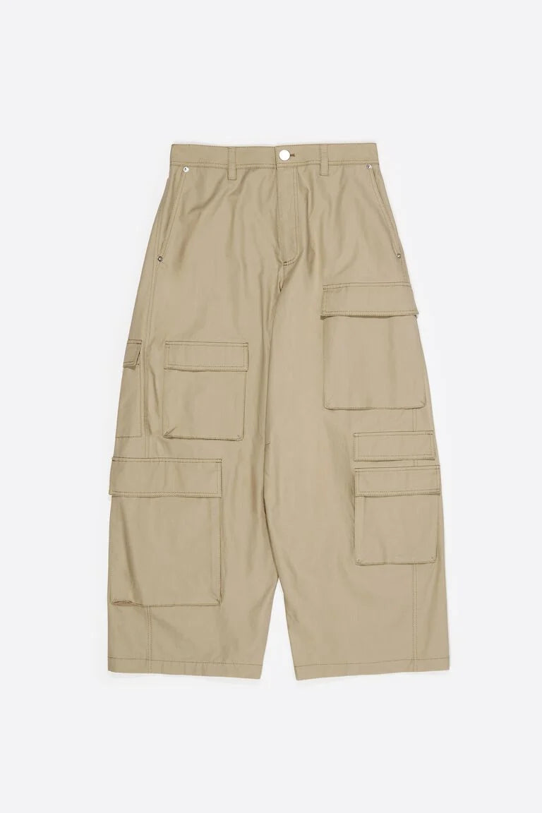 מכנסי ברמודה בגזרת קרגו בצבע בז', כיסים מרובים, אופנת גברים טרנדית