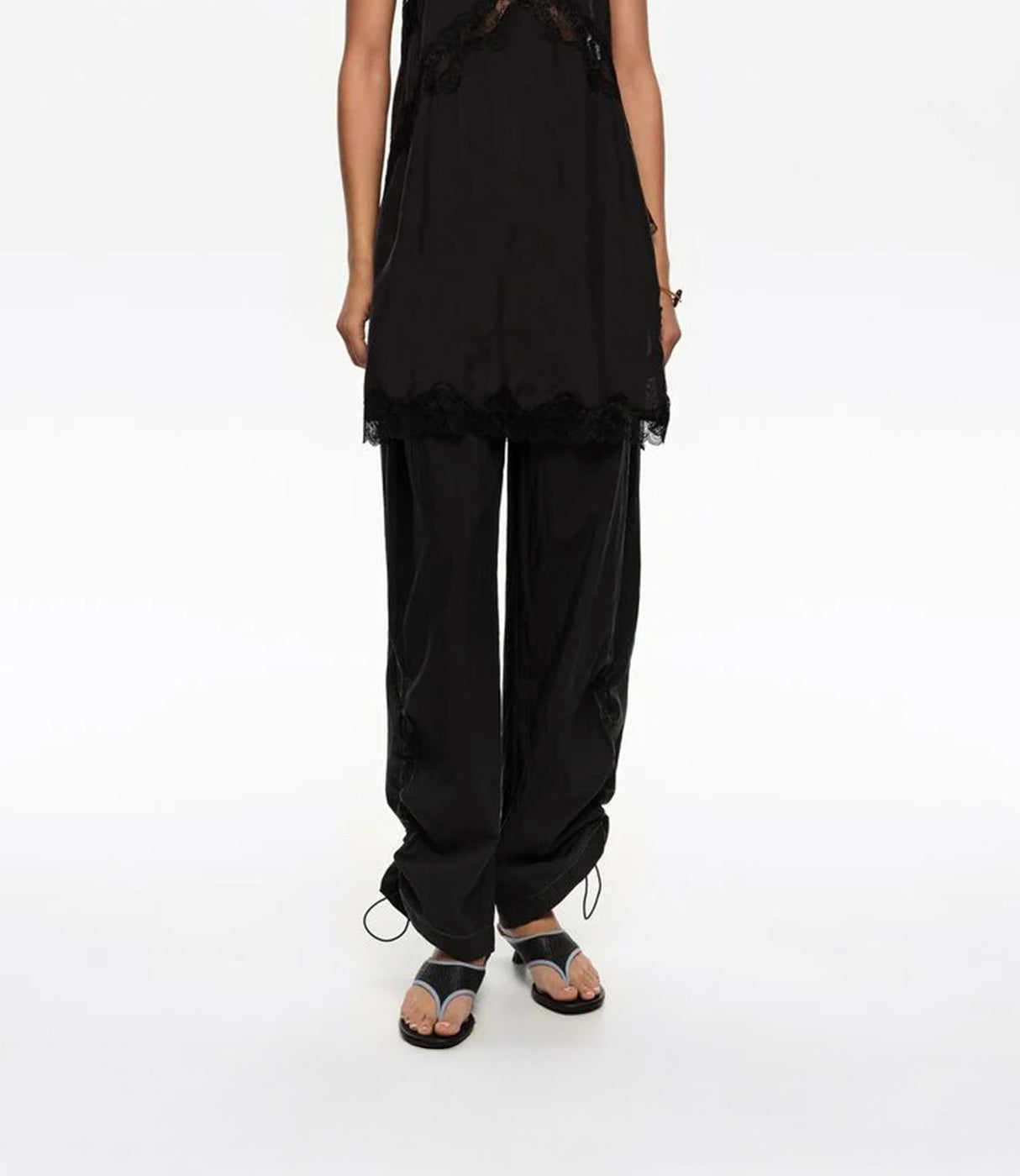 מכנסיים רחבים שחורים לנשים עם שרוכים ופרטי תחרה, אופנה אלגנטית