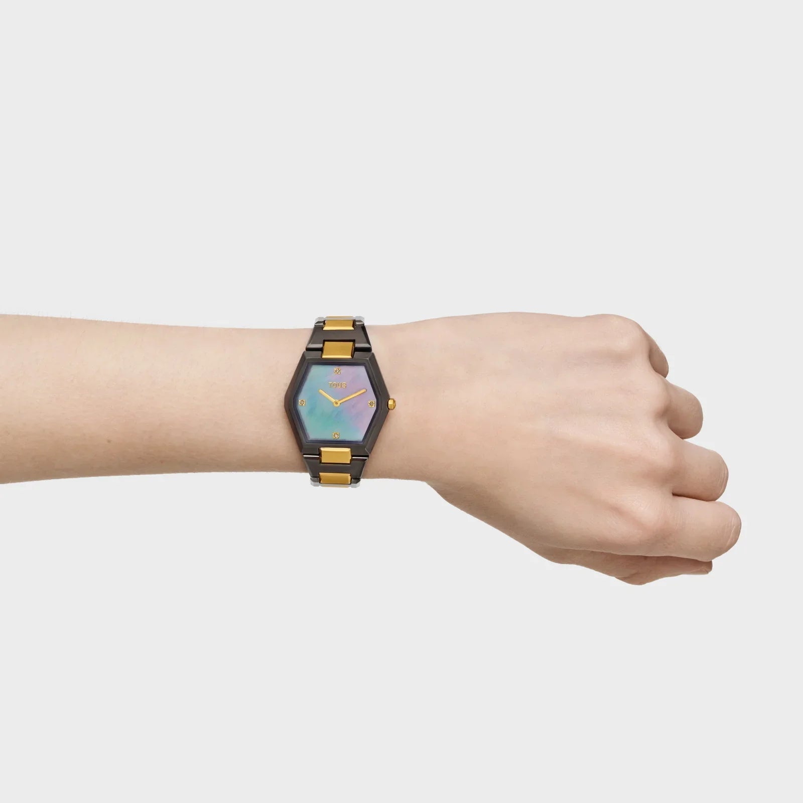 שעון יד יוקרתי לאישה בעיצוב משושה, צמיד זהב ושחור, דגם CHOZEN, מהמותגים המובילים