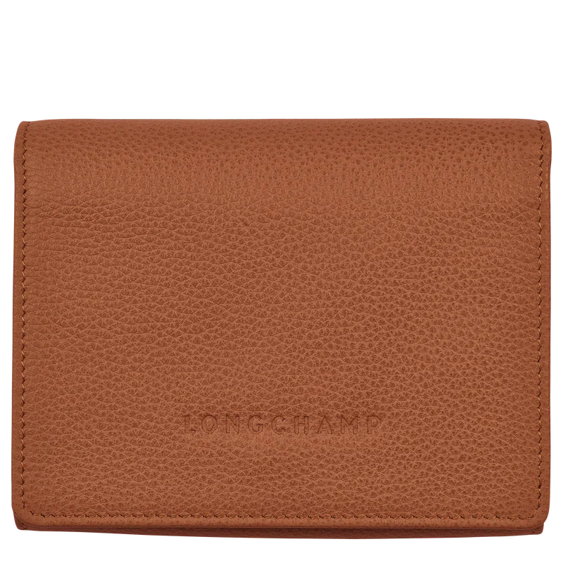 ארנק עור חום LONGCHAMP יוקרתי, מבית המותגים CHOZEN, צילום סטודיו על רקע לבן