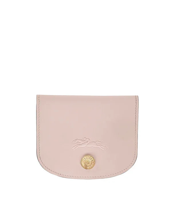 ארנק עור ורוד בהיר עם לוגו מוטבע ונעילה זהובה, מותג CHOZEN